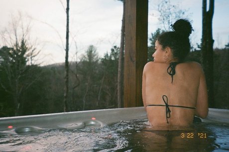 Alisha Wainwright model top galleries