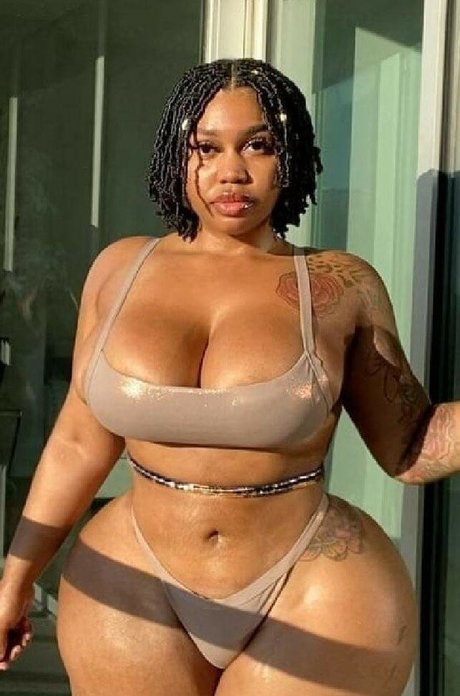 Mya Curvz sex model galleries