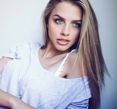 Marina Laswick model pornographic pictures