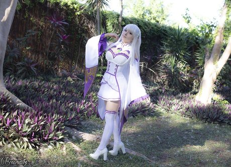 Brenditz Cosplay pretty model pics