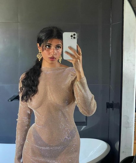 Ambraguiotto nude star pictures