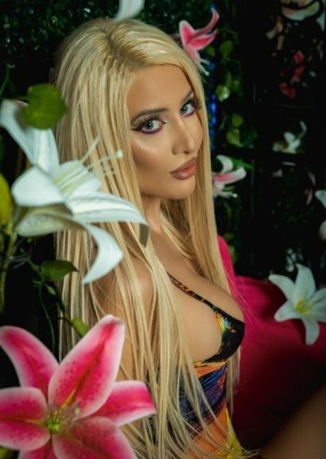 Blanche Summer erotic star gallery