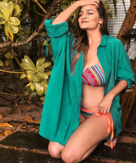 Sonali Malhotra model nude images