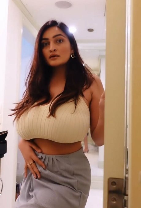 Sonali Malhotra hd pornstar pictures