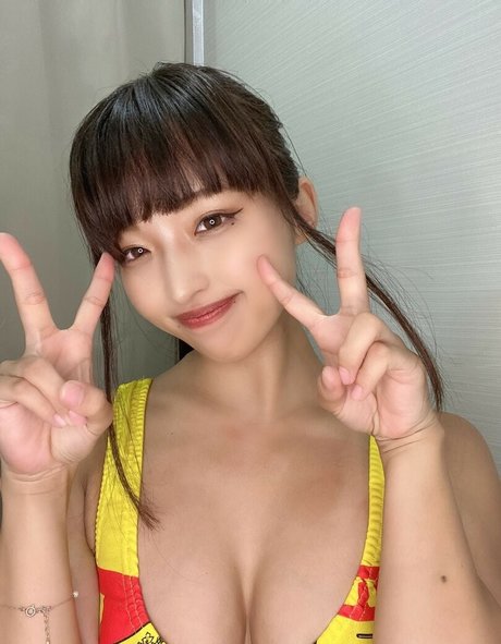 Azusa Igarashi sexy model photo