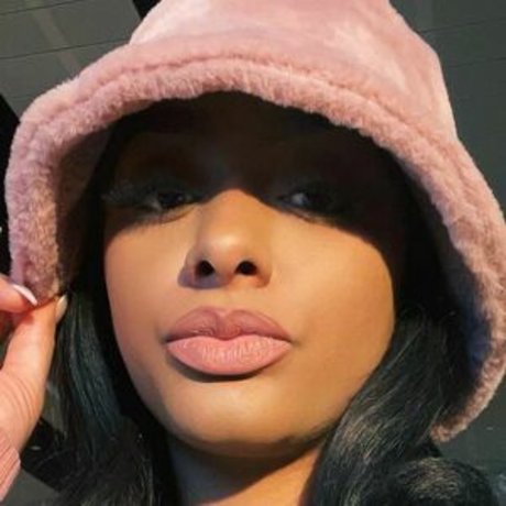 ashaughnfitness erotic actress picture