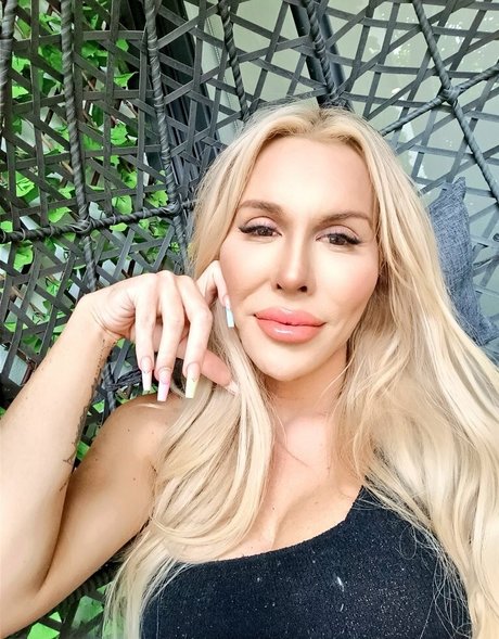 Marissa Minx adult model gallery