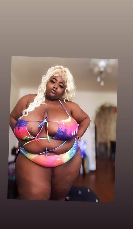 mamamioshye nude star pictures