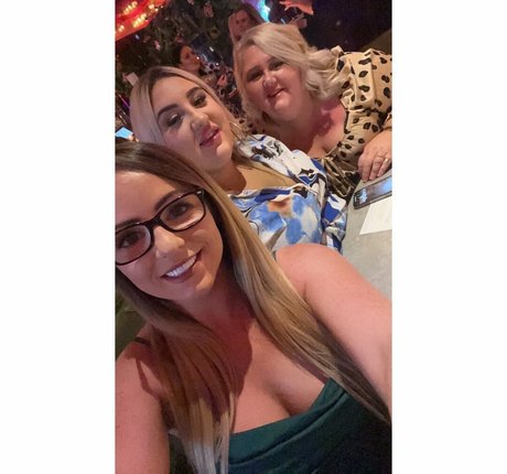 Sophie Defoe model nude pics