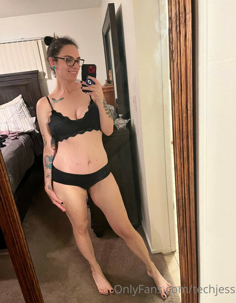 whimsicalgoth nice model pic