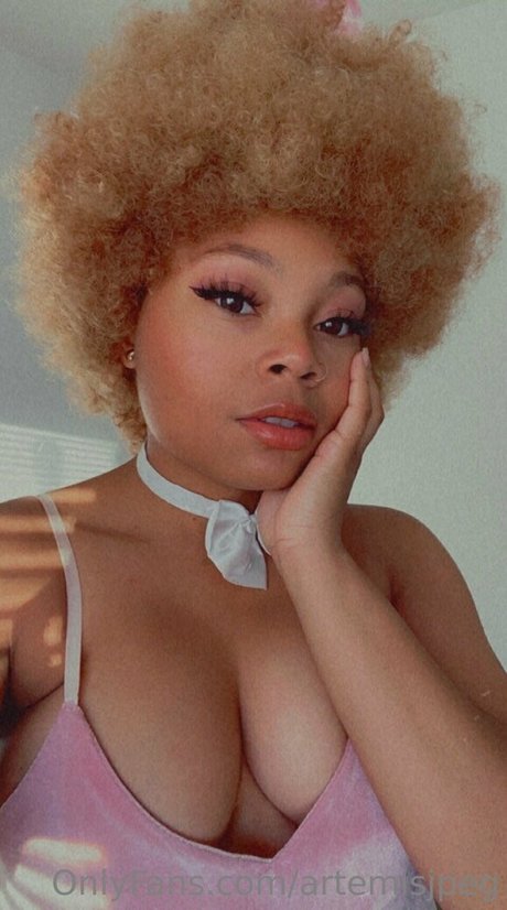 artemisjpeg sexy star pic