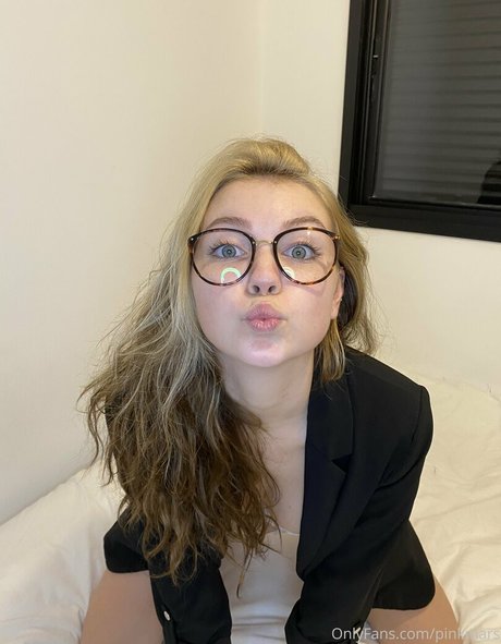 PinkMars star sexy pic