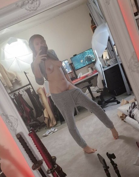 Olivia Robin pornstar top photos