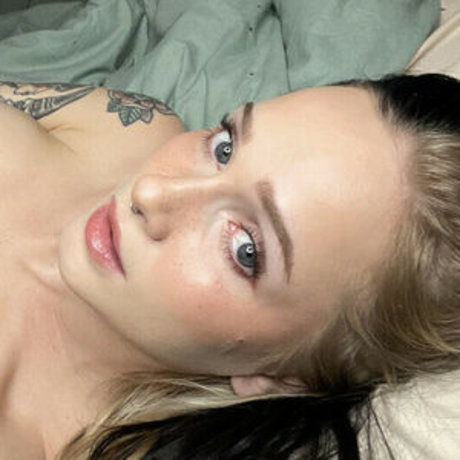 Emma Weaver pretty model galleries