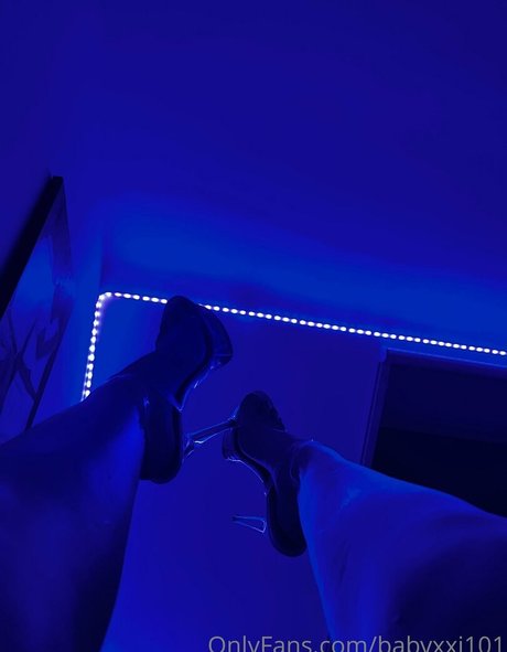 babyxxj101 naked star image