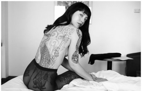 Asami Suicide nude actress photos