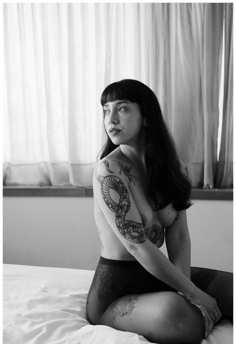 Asami Suicide erotic star galleries