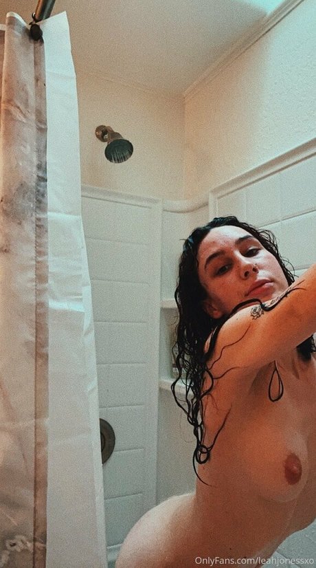 leahjonessxo nude actress pictures