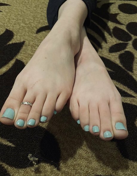 leahjonessxo art model pictures