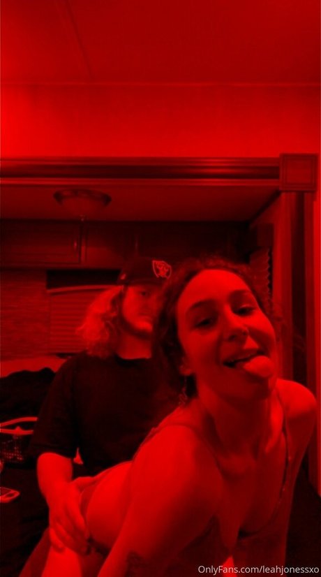 leahjonessxo star pretty photos