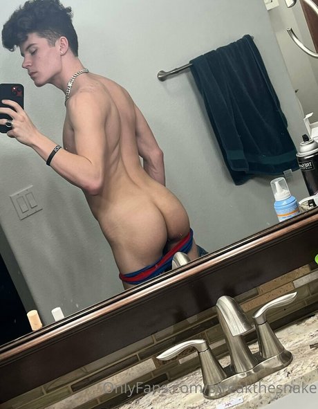 streakthesnake pretty model image