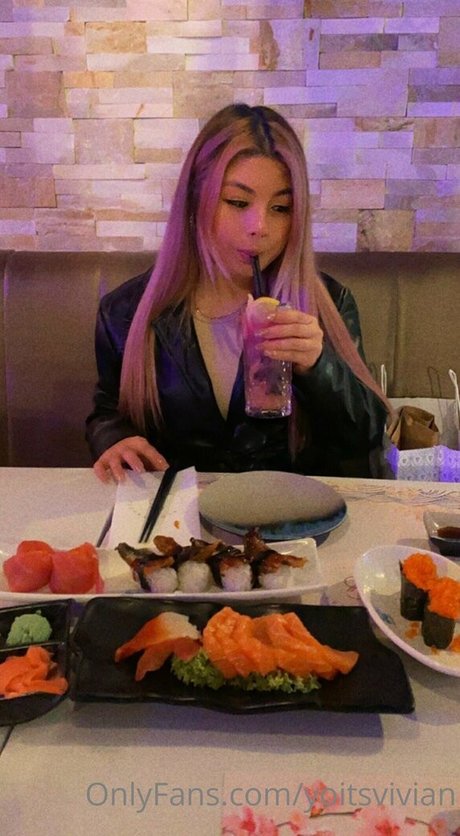 yoitsvivian star naked photo