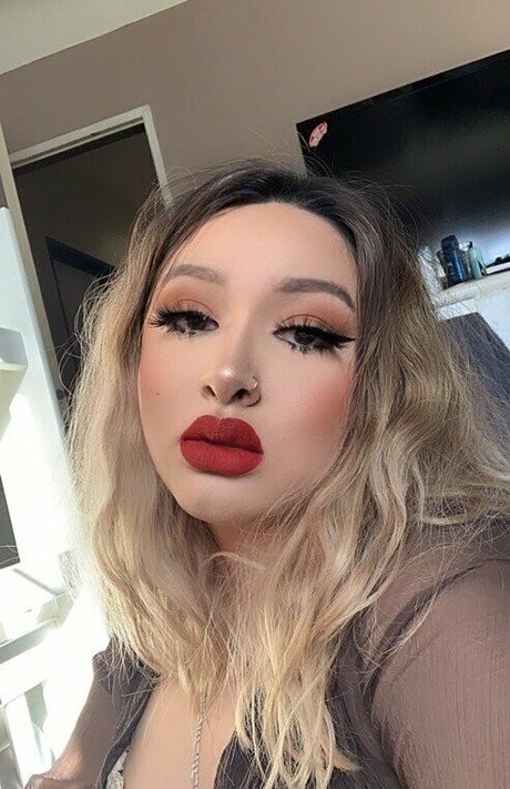 Bribeibi nudes model img