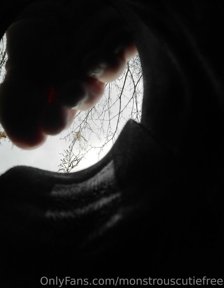 monstrouscutiefree model high quality pictures