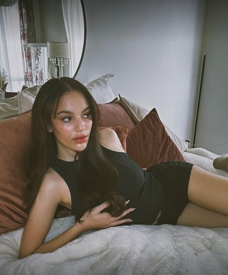 Charletta ASMR model top images