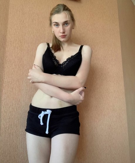 Girl Valerie sexy model pic