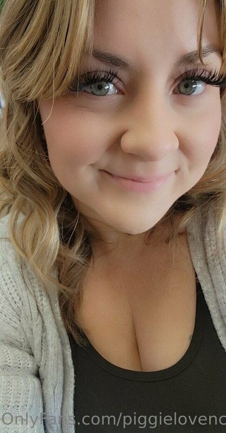 piggielovencock nude model pictures