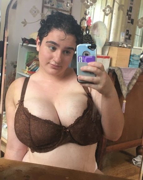 Alida Roos model nudes pic