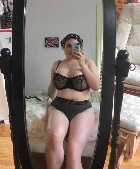 Alida Roos naked model picture