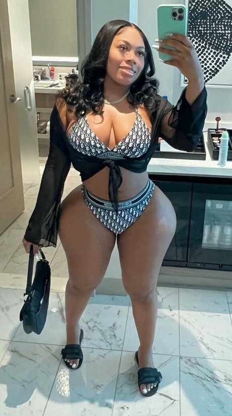 IAmThomasina sexy model archive