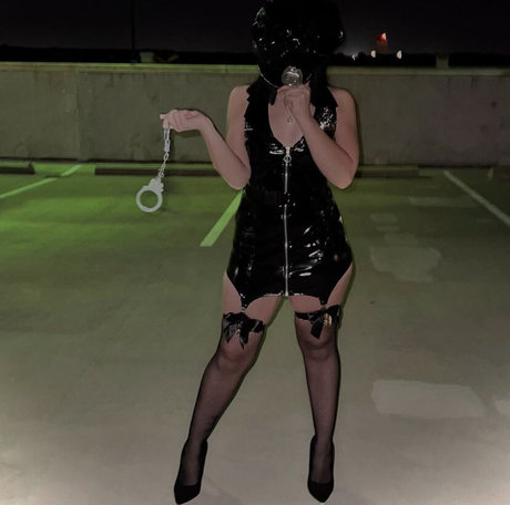 brigotback erotic model image