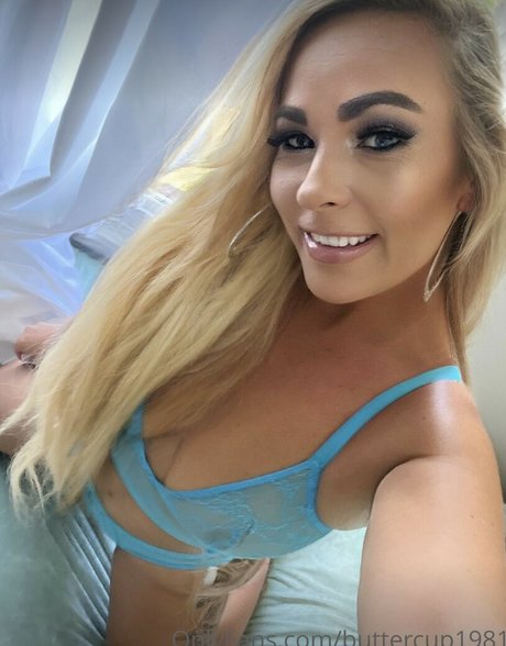 love misssarah unlocked hot pornstar pictures