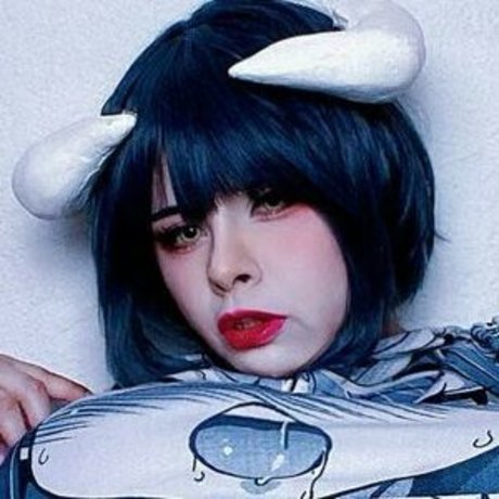 Ivy crimson01 hot model img