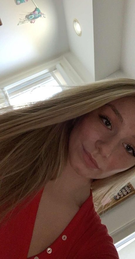 Hannah Woods pretty pornstar pics