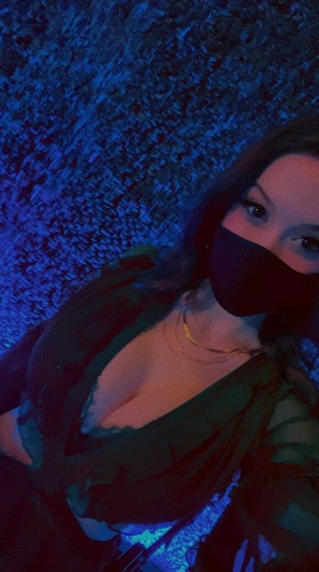 EmiliaNSFW pornstar xxx images