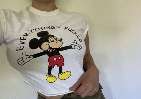 caracagl model naked pic