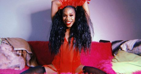 aj180 model hot photos