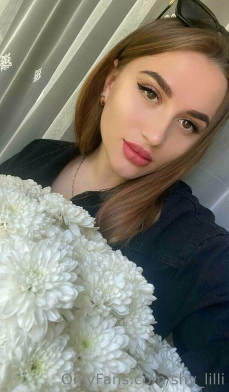 shy lilli exclusive star img