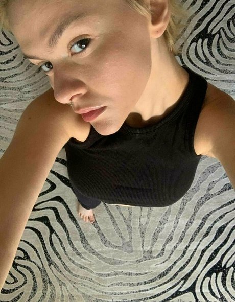 hollyrolly exclusive actress galleries