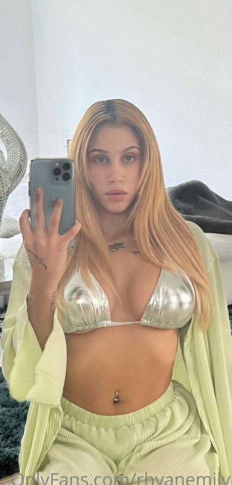 emilyywild model naked galleries