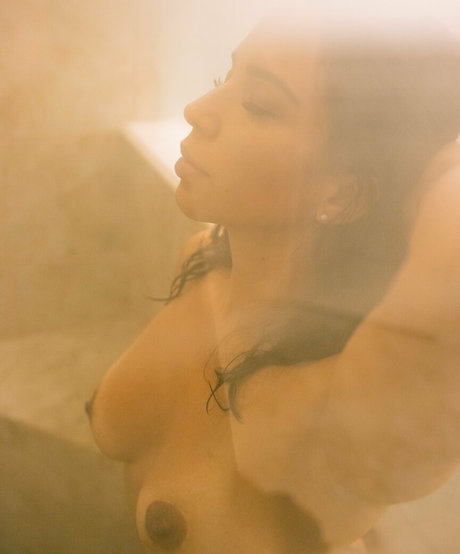 Andrea Boldbody perfect actress photos