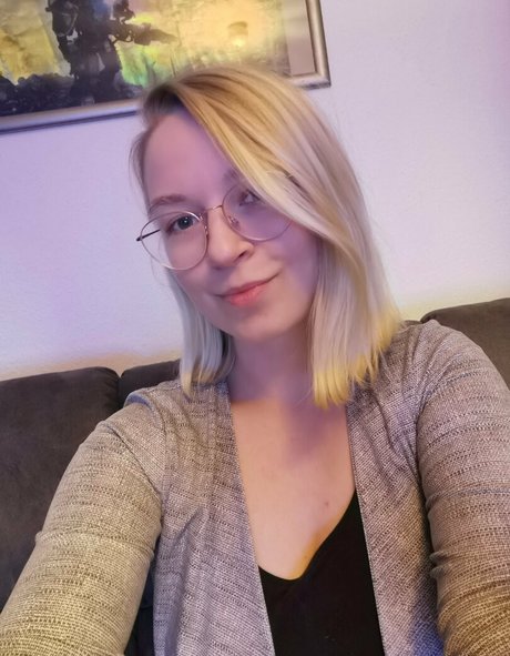 aimufreelia model hot pics