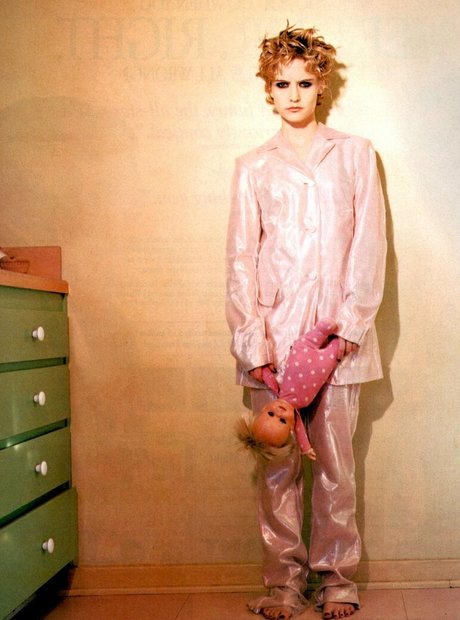 Jennifer Jason Leigh star exclusive pics