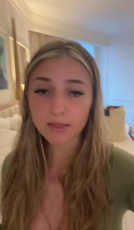 Emizzillo model pornographic picture