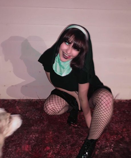 Sarah Lynne Marie star naked pic