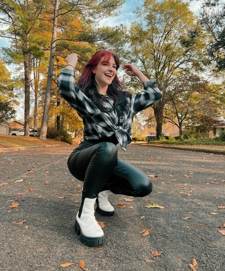 Sarah Lynne Marie star nice photos